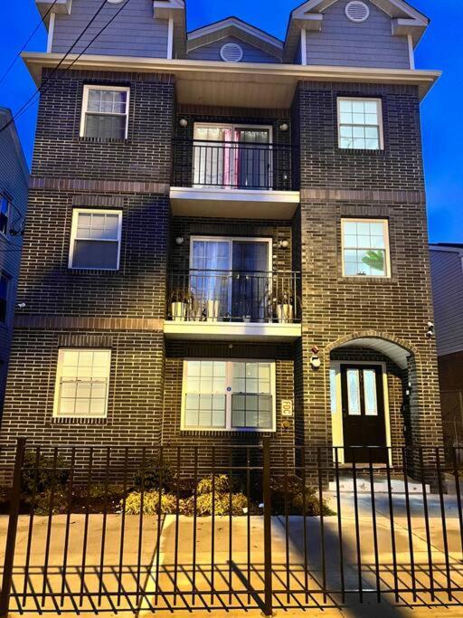 Luxury **Cozy• 2 Bedroom 2 Min. From Ewr / Newark Downtown المظهر الخارجي الصورة